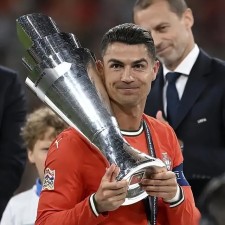 aiyouxi-包含足球传奇再续前缘，球员们豪情万丈，誓要誉满全球的词条